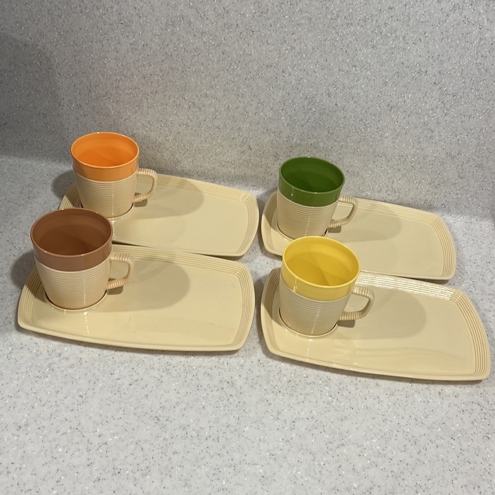 4 Vtg Thermo-Temp Mallory Randall Raffiaware Snack Trays & Cups~MCM~Retro